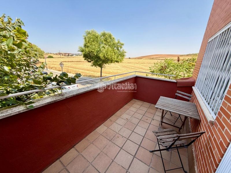 Foto ba6a5f68-ee53-491b-803e-bf4087201371. Casa aparellada amb aparcament piscina a Daganzo de Arriba