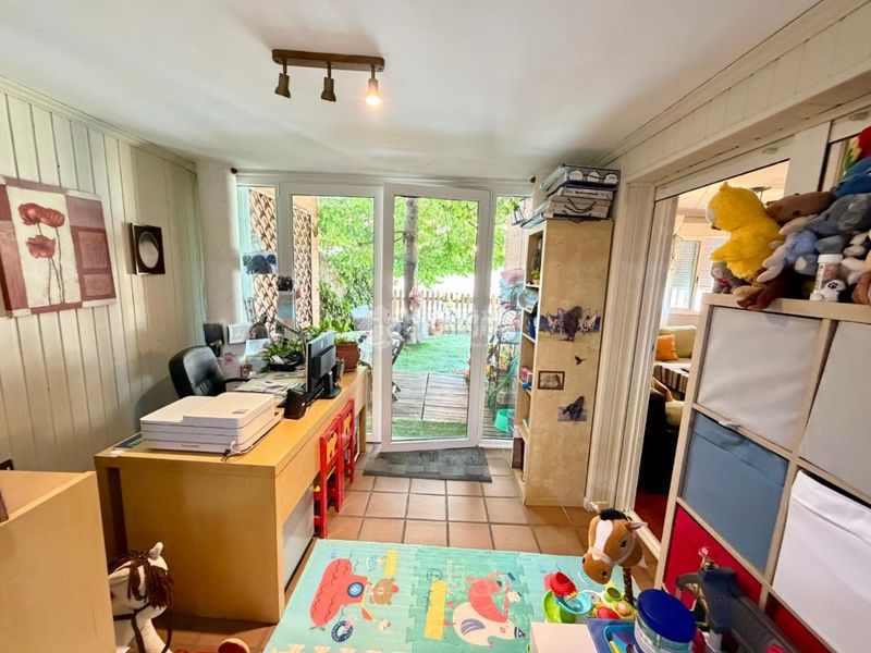 Foto e2e13ee7-6f72-4c22-aa48-295a4e5b699e. Casa aparellada amb aparcament piscina a Daganzo de Arriba