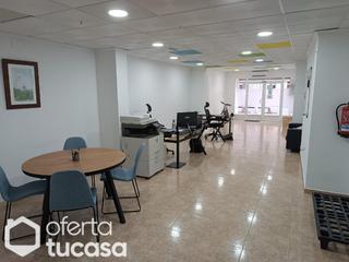 Appartement à El Grao. Local versátil en zona estratégica y reformable en vivienda