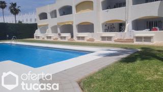 Location Appartement à El Palmeral. Bajo con terraza a la piscina, garaje y chimenea en mojácar