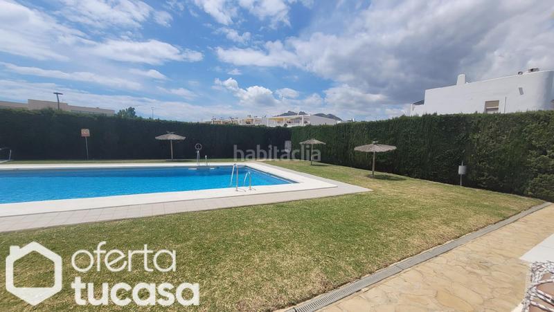 Foto a5ef3a24-ff0c-40fc-84fd-c0170a2360e9. Alquiler piso bajo con terraza a la piscina, garaje y chimenea en Mojácar