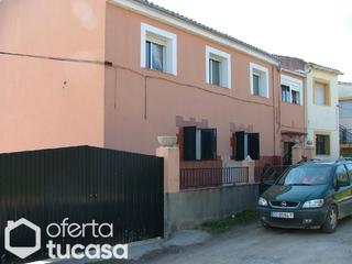 Pis a Zona Norte - Hospital - Urbanizaciones. Casa con piscina en plasencia