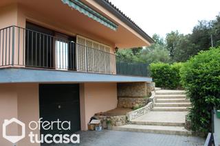 Pis a Quart. Chalet con piscina y gran parcela en quart, a un paso de girona