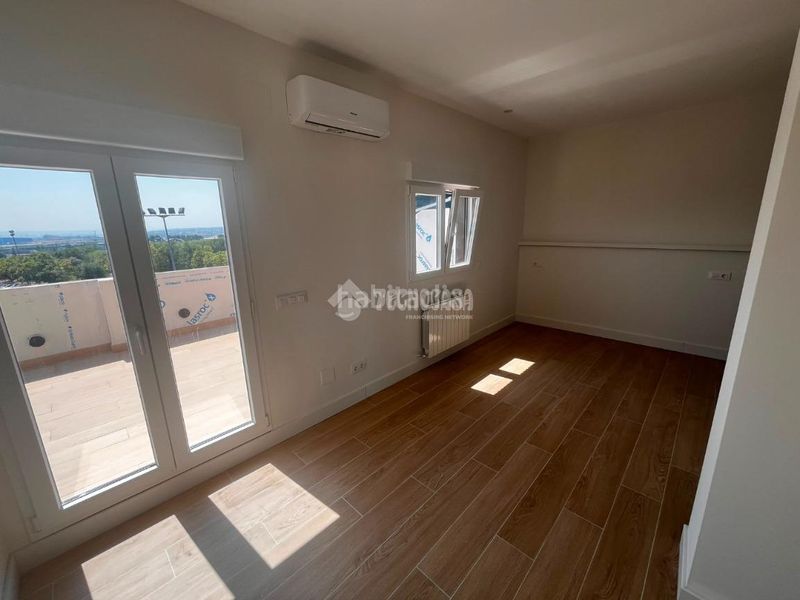Foto d025a331-0eb7-4ba0-b80e-5cdded47418e. Piso  en venta en Casco Histórico de Barajas Madrid