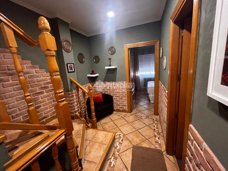 Foto 0d95a570-2211-4500-8888-aae0a88beca5. Casa aparellada amb calefacció aparcament piscina a Madrid