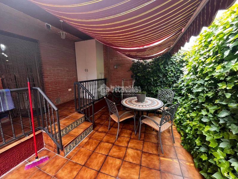 Foto 4847658d-b725-4128-99b9-36e2677997b1. Casa aparellada amb calefacció aparcament piscina a Madrid