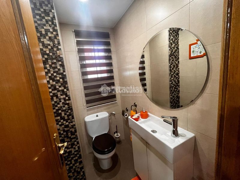 Foto 5e758b30-c5db-42db-bfb4-4e219e26c74e. Casa aparellada amb calefacció aparcament piscina a Madrid