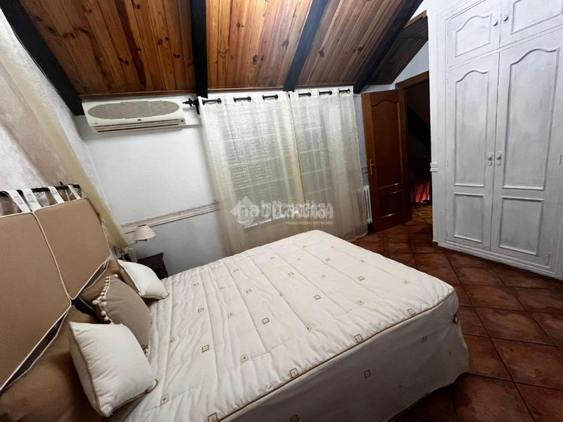 Foto 75809952-1474-4403-a1c4-60543be95523. Casa aparellada amb calefacció aparcament piscina a Madrid