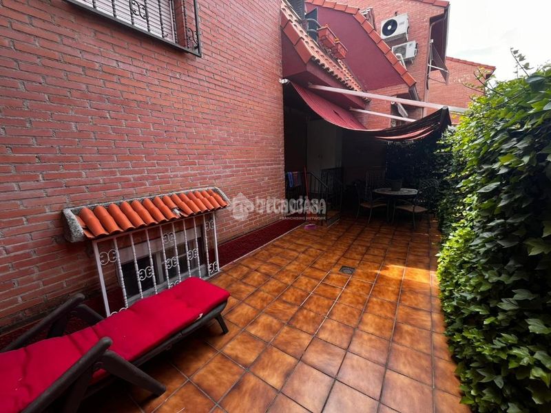 Foto 9571c162-6a09-4138-8f1a-afa5d79de916. Casa aparellada amb calefacció aparcament piscina a Madrid