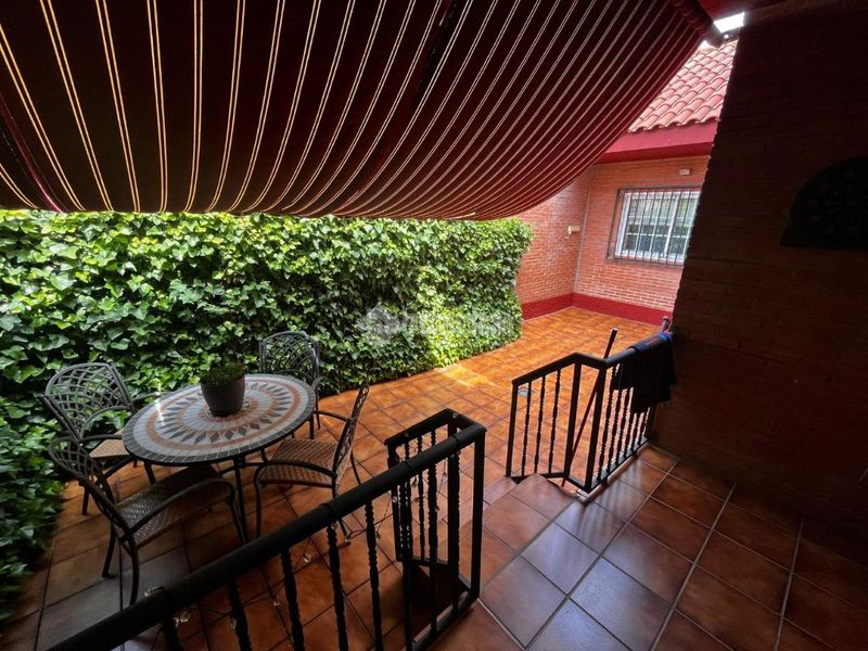 Foto d858ca06-c3ae-4d5a-b0d6-502309525c8c. Casa aparellada amb calefacció aparcament piscina a Madrid