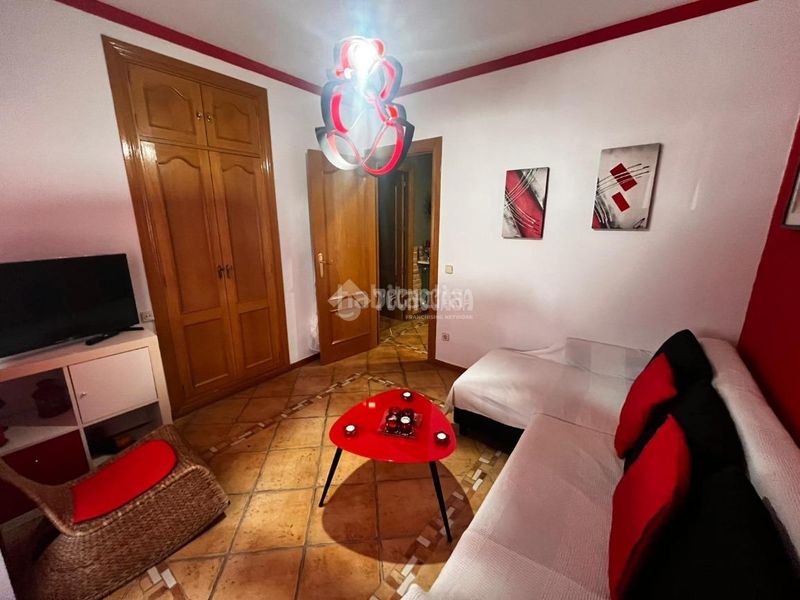 Foto e54e18e6-fdca-4e25-848c-a218ff1304c4. Casa aparellada amb calefacció aparcament piscina a Madrid