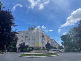 Etagenwohnung in Reyes. Piso en venta en parla
