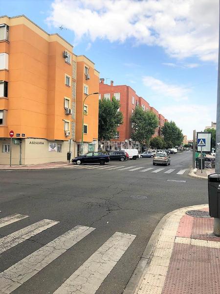 Foto e2e09583-5565-498a-aa77-2ba0f25437a6. Pis amb calefacció a Reyes Parla