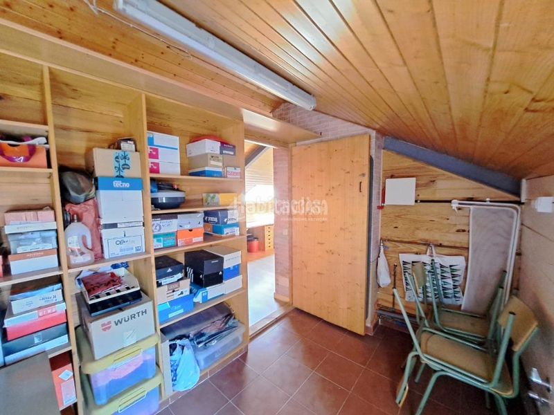 Foto 73107da9-eeb7-44b8-95d0-a95f668bc60f. Casa aparellada amb calefacció a Reyes Parla