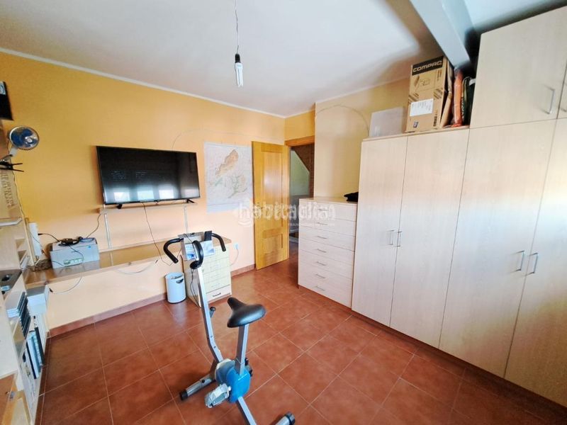 Foto bbea265d-0be5-4907-9ca1-64073228804f. Casa aparellada amb calefacció a Reyes Parla