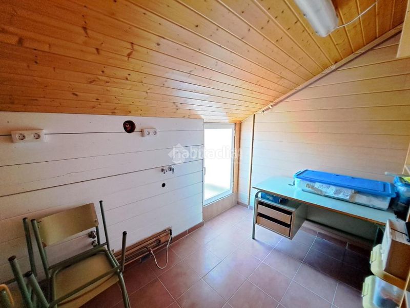 Foto c9f43258-0a6f-47f4-8723-7854db1fdec1. Casa aparellada amb calefacció a Reyes Parla