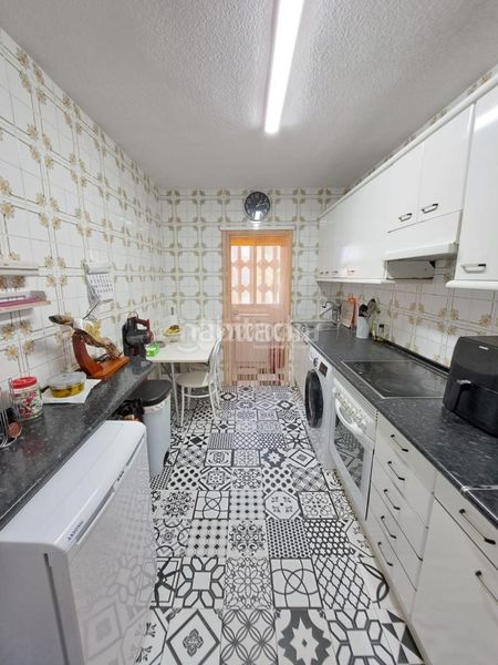 Foto ddc0e741-3046-4ebe-a58b-8dba5bb55bcb. Pis amb calefacció a Reyes Parla