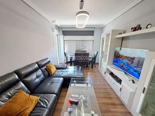 Etagenwohnung in Reyes. Piso en venta en parla