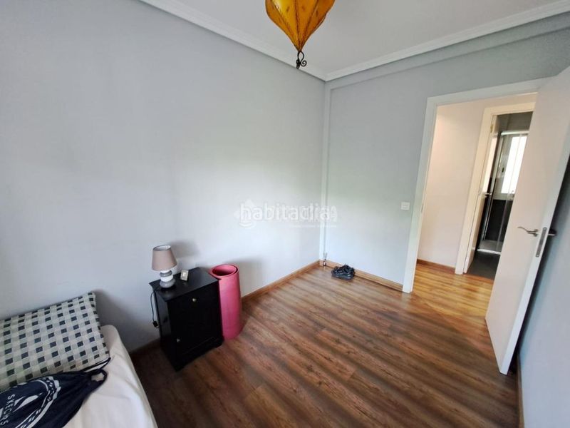 Foto e3332452-f71c-43a9-bb2e-e53bb191caa5. Pis a Reyes Parla