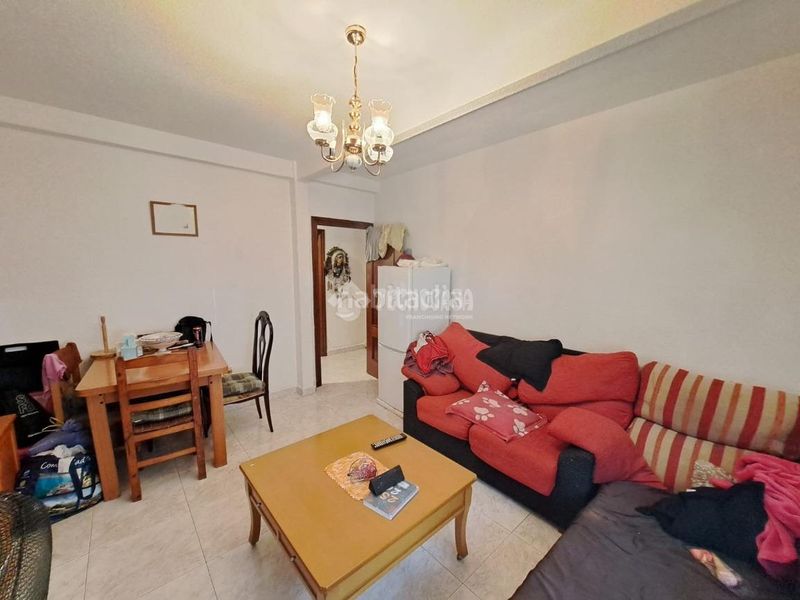 Foto da380a92-be47-4aed-99cd-81450ee44512. Pis a Reyes Parla