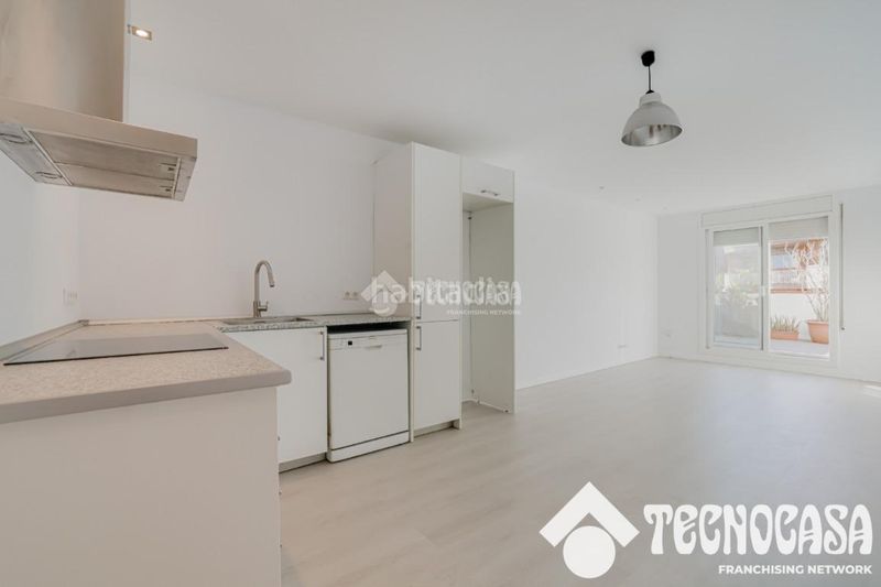 Foto f8a89080-a8af-456a-a29d-08f6218b9692. Àtic a Baix Guinardó Barcelona