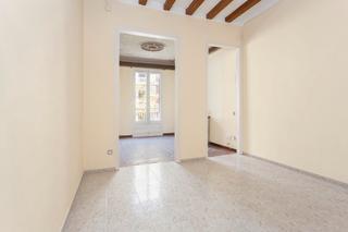 Appartement à Dreta de l´Eixample. Piso a reformar con terraza en el corazón del eixample