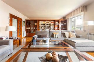 Apartament a Dreta de lEixample. Amplio dplex en el centro de leixample