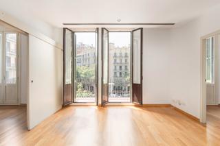 Apartament a L´Antiga Esquerra de l´Eixample. Luminoso piso en chaflán de calle aribau