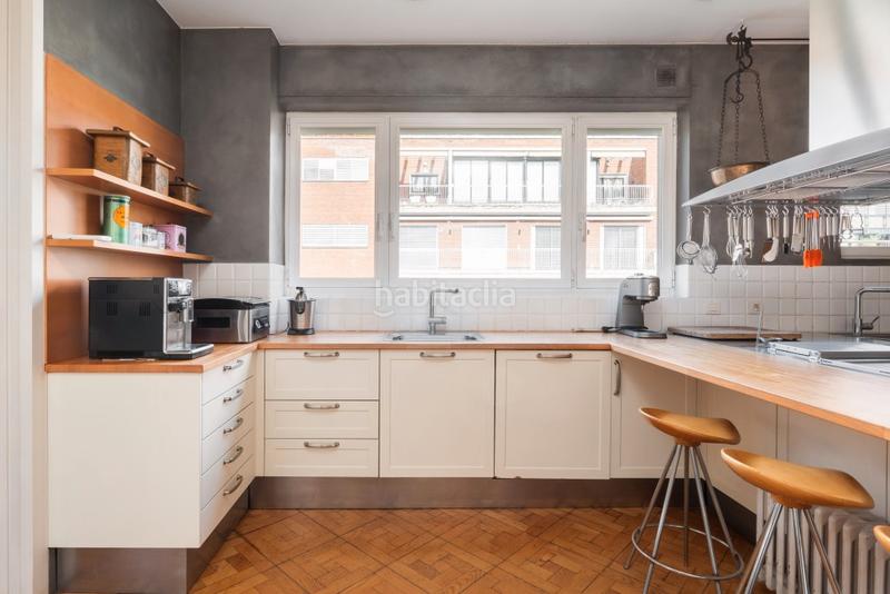 Foto cbc42897-bf1d-4cd5-acb3-196427f63982. Apartament amb calefacció a Sant Gervasi - Galvany Barcelona