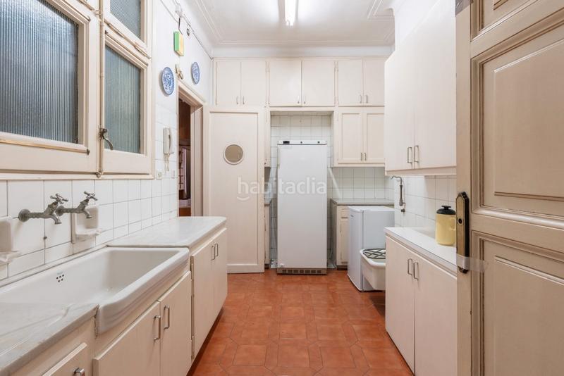 Foto 786f64bd-2341-4598-ad5e-2af35aeafcee. Apartamento dos pisos esquineros con terraza en sant gervasi en Barcelona