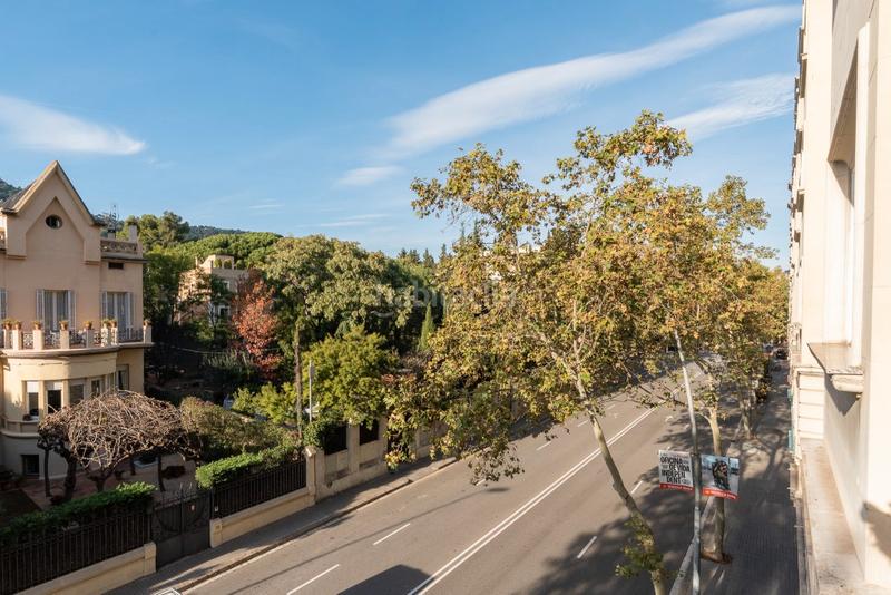 Foto 95e5b3f2-221b-44d4-a346-5a31240fed19. Apartamento dos pisos esquineros con terraza en sant gervasi en Barcelona
