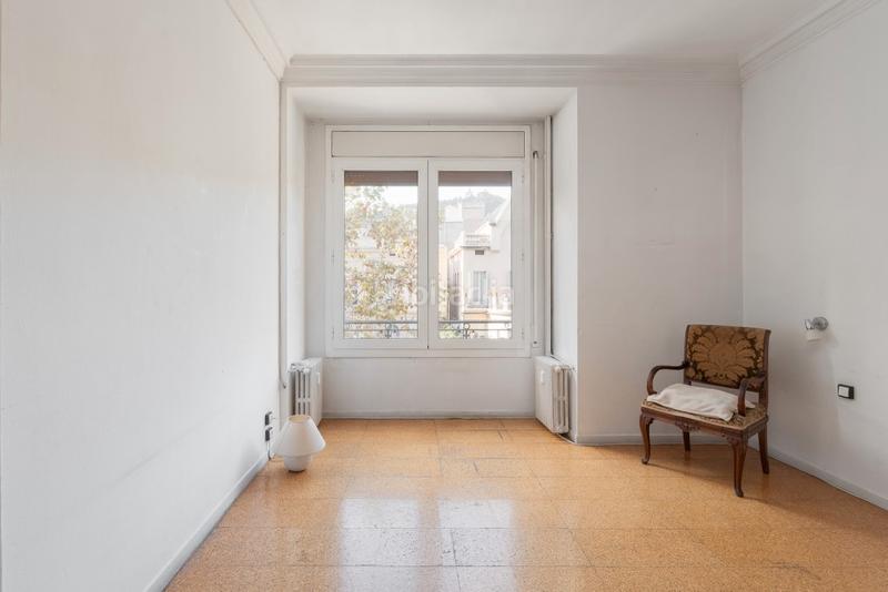 Foto 9a5704de-c29e-4b7a-95d9-f18d79f8531c. Apartamento dos pisos esquineros con terraza en sant gervasi en Barcelona