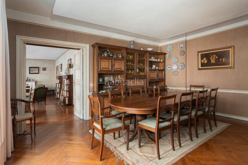 Foto d579829c-737a-453b-9e6a-03c78374f51d. Apartamento dos pisos esquineros con terraza en sant gervasi en Barcelona