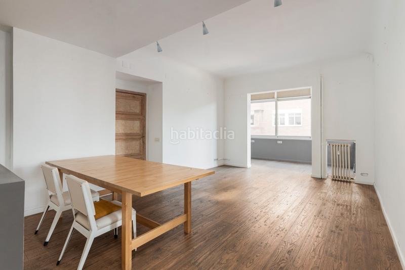 Foto f1c909d1-68bf-44d8-b750-2c203f151b34. Apartamento dos pisos esquineros con terraza en sant gervasi en Barcelona