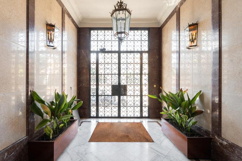 Foto f4f3d331-e83f-4855-82ba-c7da62383f7d. Apartamento dos pisos esquineros con terraza en sant gervasi en Barcelona