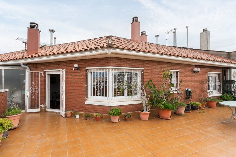 Foto 29bafd62-65fa-41ce-acb1-083f72b39d79. Àtic amb aparcament a La Nova Esquerra de l´Eixample Barcelona