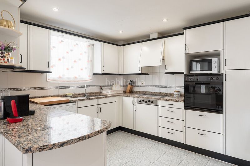 Foto 375e2e6b-0612-4cf2-9cac-ed10892c53d7. Àtic amb aparcament a La Nova Esquerra de l´Eixample Barcelona