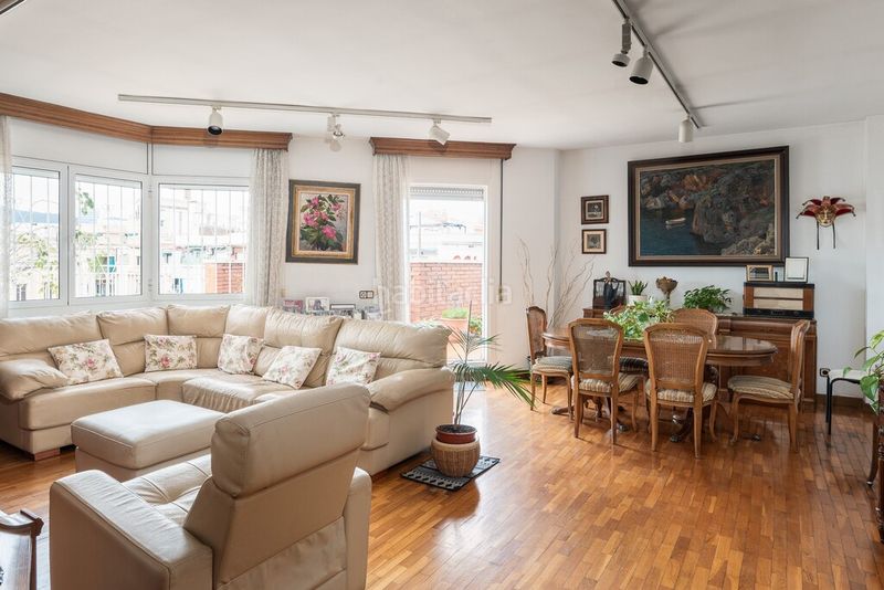 Foto f2411148-ead7-4319-9390-cb717391d678. Àtic amb aparcament a La Nova Esquerra de l´Eixample Barcelona