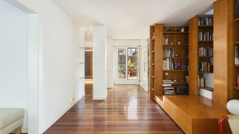 Foto 393d351c-ab3b-4f48-887b-82e7d49075a1. Àtic amb aparcament piscina a Tres Torres Barcelona