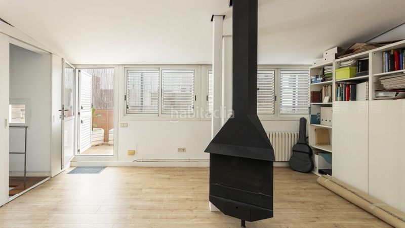 Foto 4c1ec491-4442-4894-a781-fd8827a4823d. Àtic amb aparcament piscina a Tres Torres Barcelona