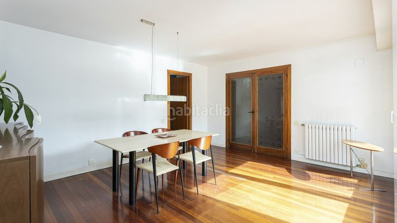 Foto 545716b2-88a5-4b17-a7ca-7768ed296e12. Àtic amb aparcament piscina a Tres Torres Barcelona