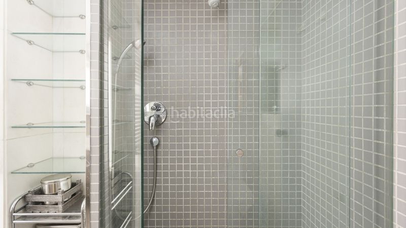 Foto 5f72f8be-ec16-4662-82a6-5668af3d247b. Àtic amb aparcament piscina a Tres Torres Barcelona