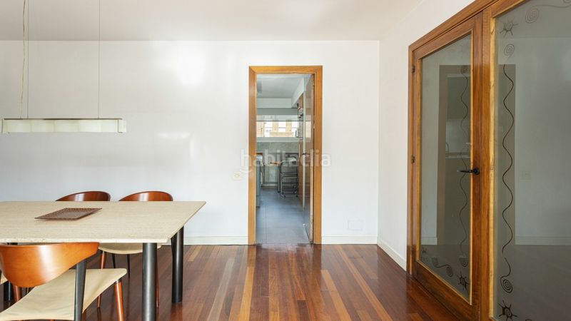 Foto 745db288-8002-416f-be82-7b43bbffef23. Àtic amb aparcament piscina a Tres Torres Barcelona