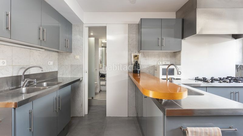 Foto aabed0fd-5572-498b-af02-e99b00172926. Àtic amb aparcament piscina a Tres Torres Barcelona