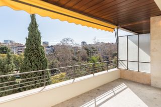 Piccolo appartamento in Sant Gervasi - Galvany. Piso muy luminoso con terraza en turó park