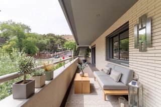 Apartament a Pedralbes. Piso muy luminoso con terraza y piscina comunitaria en pedralbes