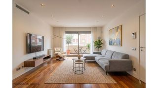 Apartament a Pedralbes. Piso muy luminoso con terraza y piscina comunitaria en pedralbes