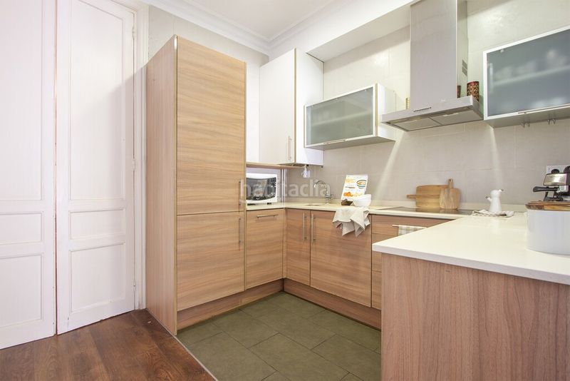 Foto 20d5ac9f-e8ee-451b-b639-718ccf357db2. Apartament amb calefacció a Sant Antoni Barcelona