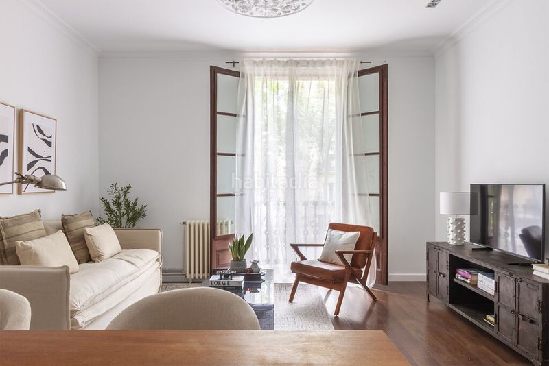 Foto b3b96cac-83b7-40e4-afaa-42f201970af7. Apartament amb calefacció a Sant Antoni Barcelona