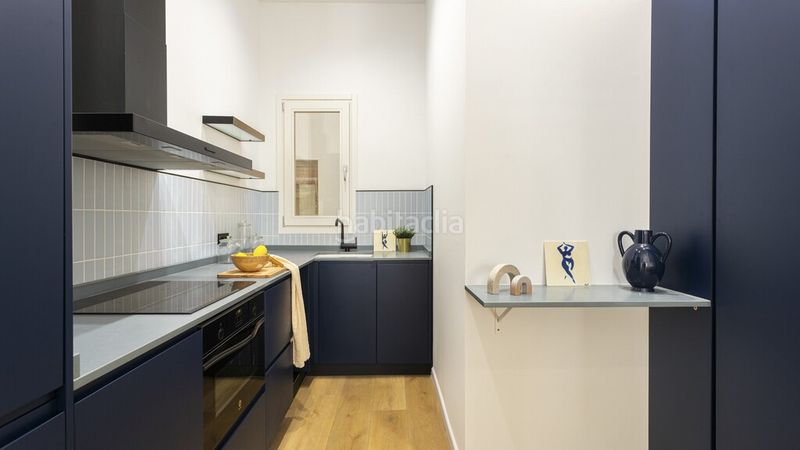 Foto 5e3a66c8-4a57-47af-ab4e-b6e524dee2c9. Apartamento piso muy luminoso y con terraza exclusiva en el centro histórico en Barcelona